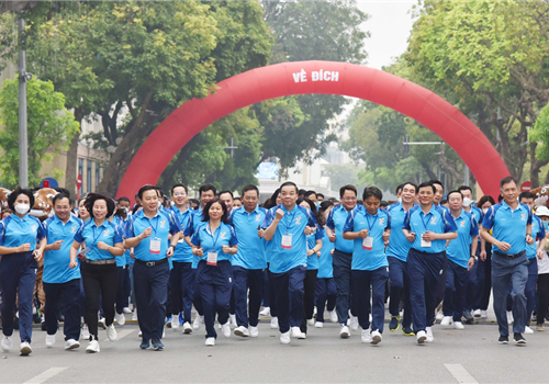 Sáng 11-4, tại khu vực Tượng đài vua Lý Thái Tổ (quận Hoàn Kiếm), Ban Chỉ đạo Thể thao Đông Nam Á lần thứ 31 thành phố Hà Nội tổ chức Lễ phát động “Hà Nội đếm ngược 31 ngày hướng tới Đại hội Thể thao Đông Nam Á lần thứ 31 (SEA Games 31), thực hiện nếp sống văn minh, trang trí, vệ sinh môi trường thành phố”; Ngày chạy Olympic vì sức khỏe toàn dân; Giải chạy Báo Hànộimới mở rộng lần thứ 47 - Vì hòa bình năm 2022.
