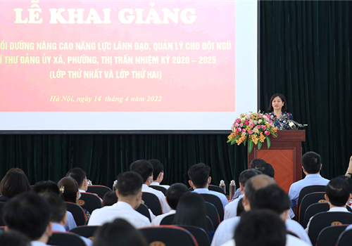 Sáng 14-4, được sự ủy nhiệm của Thường trực Thành ủy, Ban Tổ chức Thành ủy phối hợp với Trường Đào tạo cán bộ Lê Hồng Phong đã khai giảng lớp bồi dưỡng, nâng cao năng lực lãnh đạo, quản lý cho đội ngũ 579 Bí thư Đảng ủy xã, phường, thị trấn nhiệm kỳ 2020-2025. Đồng chí Nguyễn Thị Tuyến, Ủy viên Trung ương Đảng, Phó Bí thư Thường trực Thành ủy Hà Nội dự và phát biểu chỉ đạo.