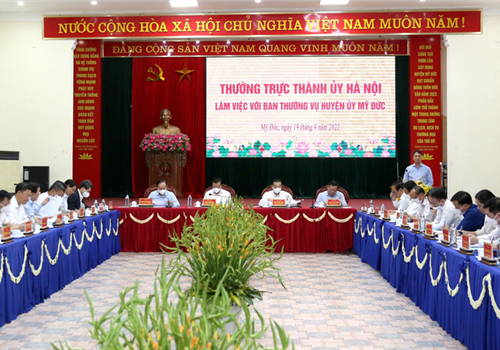 Ngày 19-4, chủ trì và phát biểu chỉ đạo tại cuộc làm việc của Thường trực Thành ủy Hà Nội với Ban Thường vụ Huyện ủy Mỹ Đức, đồng chí Đinh Tiến Dũng, Ủy viên Bộ Chính trị, Bí thư Thành ủy, Trưởng đoàn đại biểu Quốc hội thành phố nhấn mạnh, để khắc phục tình trạng tiềm năng thì lớn, nhưng thu nhập người dân thì thấp, phải tập trung thay đổi nhận thức, có tư duy đột phá mới có thể đánh thức tiềm năng, khơi thông nguồn lực đưa Mỹ Đức phát triển bứt lên.