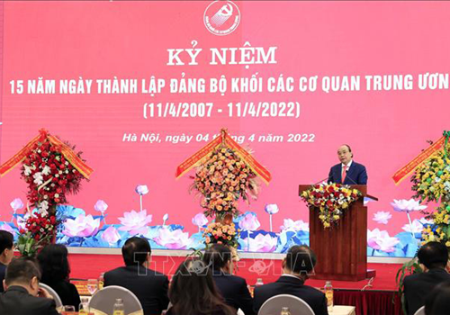 Ngày 4-4, Ủy viên Bộ Chính trị, Chủ tịch nước Nguyễn Xuân Phúc dự và phát biểu chỉ đạo tại Lễ kỷ niệm 15 năm Ngày thành lập Đảng bộ Khối các cơ quan Trung ương (11/4/2007 - 11/4/2022). Cùng dự có các đồng chí nguyên Ủy viên Bộ Chính trị, nguyên Chủ tịch Quốc hội: Nguyễn Văn An, Nguyễn Sinh Hùng.