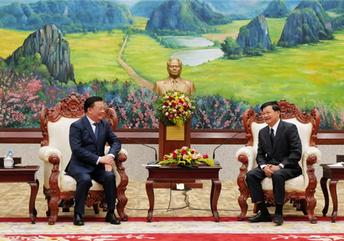 Chiều 4-4, tại Thủ đô Viêng Chăn (Cộng hòa Dân chủ Nhân dân Lào), Tổng Bí thư - Chủ tịch nước Cộng hòa Dân chủ Nhân dân Lào Thongloun Sisoulith đã thân mật tiếp Đoàn đại biểu cấp cao Thủ đô Hà Nội do đồng chí Đinh Tiến Dũng, Ủy viên Bộ Chính trị, Bí thư Thành ủy, Trưởng đoàn đại biểu Quốc hội Thành phố làm Trưởng đoàn đến chào xã giao.

