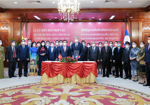 Sáng 4-4, trong khuôn khổ chuyến thăm và làm việc tại Cộng hòa Dân chủ Nhân dân (CHDCND) Lào từ ngày 3 đến ngày 5-4 theo lời mời của đồng chí Anouphap Tounalom, Bí thư Trung ương Đảng Nhân dân Cách mạng Lào, Bí thư Thành ủy, Chủ tịch HĐND Thủ đô Viêng Chăn (Lào), Đoàn đại biểu cấp cao Thủ đô Hà Nội do đồng chí Đinh Tiến Dũng, Ủy viên Bộ Chính trị, Bí thư Thành ủy, Trưởng đoàn đại biểu Quốc hội Thành phố làm Trưởng đoàn đã có cuộc hội đàm với Đoàn đại biểu cấp cao Thủ đô Viêng Chăn.