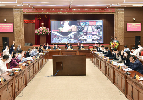 Sáng 7-4, Ban Chấp hành Đảng bộ thành phố Hà Nội khóa XVII tiến hành Hội nghị chuyên đề nhằm xem xét, thông qua những chủ trương liên quan đến 2 nội dung quan trọng. Hội nghị chuyên đề Ban Chấp hành Đảng bộ thành phố Hà Nội (khóa XVII) diễn ra trong 1 ngày. Các đại biểu sẽ tập trung thảo luận, cho ý kiến về chủ trương đối với 2 nội dung gồm: “Kế hoạch đầu tư xây dựng, cải tạo trường học công lập đạt chuẩn quốc gia, nâng cấp hệ thống y tế và tu bổ, tôn tạo di tích trong giai đoạn 2022-2025” và “Biện pháp giải quyết, tập trung xử lý đối với các dự án vốn ngoài ngân sách có sử dụng đất chậm tiến độ, chậm triển khai, vi phạm pháp luật đất đai trên địa bàn thành phố Hà Nội”.