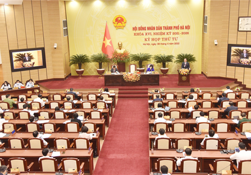 Sáng 8-4, kỳ họp thứ tư (kỳ họp chuyên đề) của HĐND thành phố Hà Nội khóa XVI đã khai mạc. Dự kỳ họp có các đồng chí: Ủy viên Trung ương Đảng, Phó Bí thư Thường trực Thành ủy Nguyễn Thị Tuyến; Ủy viên Trung ương Đảng, Phó Bí thư Thành ủy, Chủ tịch UBND Thành phố Chu Ngọc Anh; Phó Bí thư Thành ủy, Chủ tịch HĐND Thành phố Nguyễn Ngọc Tuấn; Phó Bí thư Thành ủy Nguyễn Văn Phong; các Ủy viên Ban Thường vụ Thành ủy: Chủ tịch Ủy ban MTTQ Việt Nam Thành phố Nguyễn Lan Hương, Phó Chủ tịch Thường trực HĐND Thành phố Phùng Thị Hồng Hà; các đồng chí trong Ban Thường vụ Thành ủy, lãnh đạo Đoàn đại biểu Quốc hội, Thường trực HĐND, UBND, Ủy ban Mặt trận Tổ quốc Việt Nam thành phố, đại diện các sở, ban, ngành.