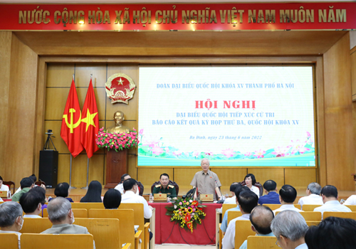 Sáng 23-6, Tổng Bí thư Nguyễn Phú Trọng cùng các vị đại biểu Quốc hội Đơn vị bầu cử số 1 Thành phố Hà Nội đã tiếp xúc cử tri các quận: Đống Đa, Ba Đình, Hai Bà Trưng. Cùng tham dự có Ủy viên Bộ Chính trị, Bí thư Thành ủy, Trưởng đoàn đại biểu Quốc hội Thành phố Đinh Tiến Dũng, lãnh đạo HĐND, UBND, Ủy ban MTTQ Thành phố. Hội nghị được tổ chức theo hình thức trực tiếp kết hợp trực tuyến, kết nối tới 55 điểm cầu với hơn 1.200 cử tri tham dự. 
