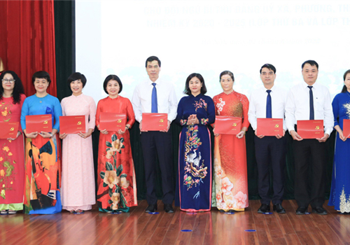 Ngày 4-6, tại Trường Đào tạo cán bộ Lê Hồng Phong đã diễn ra Lễ bế giảng lớp bồi dưỡng, nâng cao năng lực lãnh đạo, quản lý cho đội ngũ 232 Bí thư Đảng ủy xã, phường, thị trấn nhiệm kỳ 2020-2025 (lớp 3 và 4). Tham dự có Ủy viên Trung ương Đảng, Phó Bí thư Thường trực Thành ủy Nguyễn Thị Tuyến; Ủy viên Ban Thường vụ Thành ủy, Trưởng ban Tổ chức Thành ủy Vũ Đức Bảo.