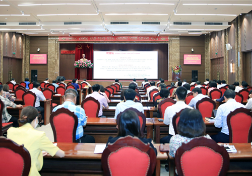 Sáng 21-7, tại Hội trường Diên Hồng, nhà Quốc hội (Thủ đô Hà Nội), diễn ra Hội nghị toàn quốc nghiên cứu, quán triệt, học tập Nghị quyết Hội nghị lần thứ năm, Ban Chấp hành Trung ương Đảng khóa XIII. Hội nghị được tổ chức trực tiếp kết hợp trực tuyến tại 11.661 điểm cầu với 1.089.000 đại biểu tham gia học tập.