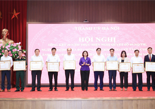 Sáng 28-7, Thành ủy Hà Nội tổ chức hội nghị tổng kết 20 năm thực hiện Nghị quyết số 09-NQ/TW, ngày 8-1-2002 của Bộ Chính trị (khóa IX) về “Tăng cường sự lãnh đạo của Đảng đối với công tác cựu chiến binh Việt Nam trong giai đoạn cách mạng mới”.