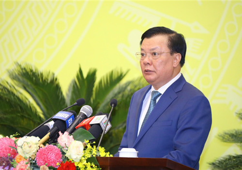 Sáng 5-7, phát biểu tại phiên khai mạc kỳ họp thứ bảy, HĐND thành phố Hà Nội khóa XVI, Ủy viên Bộ Chính trị, Bí thư Thành ủy, Trưởng đoàn đại biểu Quốc hội thành phố Hà Nội Đinh Tiến Dũng chỉ đạo các cấp, các ngành phải rà soát, loại bỏ các cơ chế, chính sách, thủ tục phiền hà, làm cản trở các hoạt động bình thường của nhân dân và doanh nghiệp. Qua đó, khắc phục tình trạng trì trệ, những biểu hiện tiêu cực, nhũng nhiễu và kiên quyết xử lý cá nhân vi phạm.