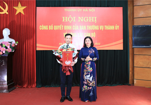 Chiều 6-7, Ủy viên Trung ương Đảng, Phó Bí thư Thường trực Thành ủy Nguyễn Thị Tuyến chủ trì lễ công bố và trao quyết định về công tác cán bộ tại Báo Hànộimới và Báo Kinh tế & Đô thị.