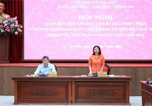 Chiều 8-7, Ban Chỉ đạo Chương trình số 04-CTr/TU của Thành ủy Hà Nội khóa XVII về "Đẩy mạnh thực hiện hiệu quả Chương trình mục tiêu quốc gia xây dựng nông thôn mới gắn với cơ cấu lại ngành nông nghiệp và phát triển kinh tế nông thôn, nâng cao đời sống vật chất, tinh thần của nông dân giai đoạn 2021-2025" (Chương trình số 04-CTr/TU) tổ chức Hội nghị giao ban về kết quả thực hiện chương trình đến hết quý II-2022; nhiệm vụ, giải pháp 6 tháng cuối năm. Ủy viên Trung ương Đảng, Phó Bí thư Thường trực Thành ủy Hà Nội Nguyễn Thị Tuyến, Trưởng ban Chỉ đạo Chương trình số 04-CTr/TU chủ trì Hội nghị.