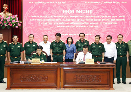 Ngày 18-8, tại Hà Nội, Ban Thường vụ Quân ủy Trung ương và Ban Thường vụ Thành ủy Hà Nội tổ chức hội nghị đánh giá kết quả hoạt động phối hợp lãnh đạo, chỉ đạo thực hiện nhiệm vụ quân sự quốc phòng gắn với phát triển kinh tế - xã hội trên địa bàn Thủ đô Hà Nội.