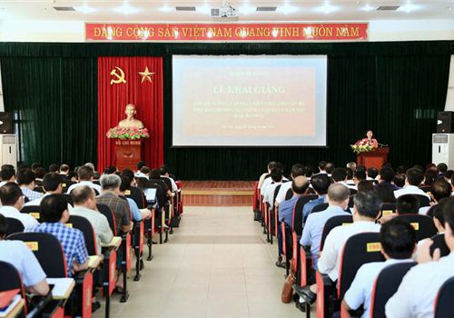 Sáng 4-8, Ban Thường vụ Thành ủy Hà Nội tổ chức khai giảng lớp bồi dưỡng, cập nhật kiến thức dành cho cán bộ thuộc diện Ban Thường vụ Thành ủy quản lý năm 2022.