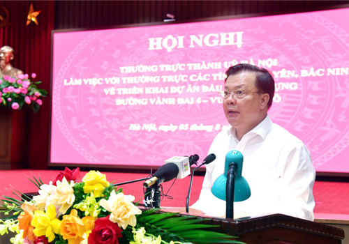 Ngày 5-8, phát biểu kết luận tại cuộc làm việc giữa Thường trực Thành ủy Hà Nội và Thường trực Tỉnh ủy Hưng Yên, Bắc Ninh về triển khai dự án đầu tư xây dựng đường Vành đai 4 - Vùng Thủ đô, Ủy viên Bộ Chính trị, Bí thư Thành ủy, Trưởng đoàn đại biểu Quốc hội thành phố Hà Nội Đinh Tiến Dũng đã tổng hợp 5 nội dung được lãnh đạo 3 địa phương thống nhất để triển khai thực hiện dự án.