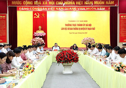 Sáng 15-9, Thường trực Thành ủy Hà Nội đã làm việc với Ban Thường vụ Huyện ủy Thạch Thất về tình hình, kết quả thực hiện nhiệm vụ xây dựng Đảng, hệ thống chính trị, phát triển kinh tế - xã hội, bảo đảm an ninh, quốc phòng trên địa bàn năm 2021 và 8 tháng năm 2022; phương hướng, nhiệm vụ trọng tâm thời gian tới.
