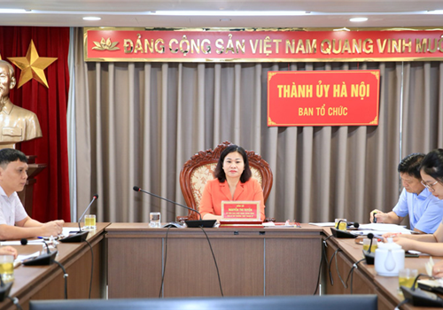 Sáng 22-9, Ban Tổ chức Trung ương đã tổ chức Hội nghị trực tuyến quán triệt, triển khai thực hiện Quy định số 80-QĐ/TƯ và thông báo Kết luận số 20-TB/TƯ của Bộ Chính trị. Ủy viên Bộ Chính trị, Bí thư Trung ương Đảng, Trưởng ban Tổ chức Trung ương Trương Thị Mai; Ủy viên Trung ương Đảng, Phó Trưởng ban Thường trực Ban Tổ chức Trung ương Mai Văn Chính đồng chủ trì hội nghị. Tham dự hội nghị tại điểm cầu Thành ủy Hà Nội có Ủy viên Trung ương Đảng, Phó Bí thư Thường trực Thành ủy Nguyễn Thị Tuyến; Ủy viên Ban Thường vụ Thành ủy, Trưởng ban Tổ chức Thành ủy Vũ Đức Bảo.