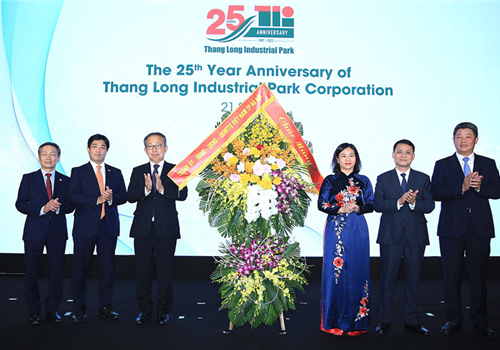 Tối 21-9, Công ty TNHH Khu công nghiệp Thăng Long đã tổ chức kỷ niệm 25 năm thành lập Khu công nghiệp Thăng Long. Tham dự có Ủy viên Trung ương Đảng, Phó Bí thư Thường trực Thành ủy Hà Nội Nguyễn Thị Tuyến, Phó Chủ tịch HĐND thành phố Phạm Quí Tiên, Phó Chủ tịch UBND thành phố Nguyễn Mạnh Quyền; Đại sứ đặc mệnh toàn quyền Nhật Bản tại Việt Nam Yamada Takio.