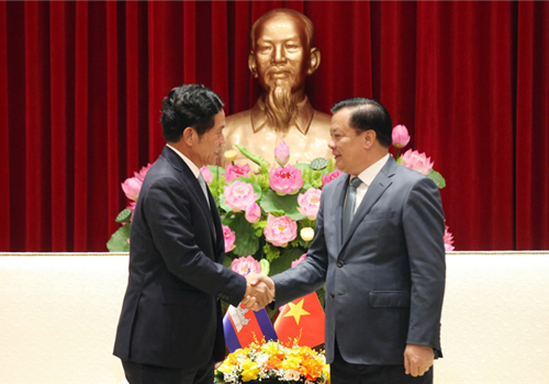 Chiều 5-9, Ủy viên Bộ Chính trị, Bí thư Thành ủy, Trưởng đoàn Đại biểu Quốc hội thành phố Hà Nội Đinh Tiến Dũng đã tiếp xã giao Đô trưởng Phnom Penh Khuong Sreng, đang dẫn đầu Đoàn đại biểu cấp cao Thủ đô Phnom Penh thăm và làm việc tại Thủ đô Hà Nội. 