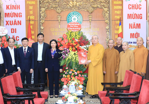 Chiều 12-1, tại chùa Quán Sứ (Hà Nội), Ủy viên Trung ương Đảng, Phó Bí thư Thường trực Thành ủy Hà Nội Nguyễn Thị Tuyến đã tới thăm và chúc mừng Giáo hội Phật giáo Việt Nam nhân dịp Xuân Quý Mão 2023.