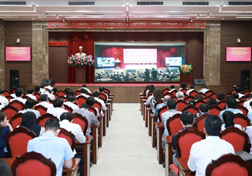 Chiều 11-10, thực hiện ý kiến chỉ đạo của Bộ Chính trị, Ban Chỉ đạo Công tác thông tin đối ngoại đã tổ chức Hội nghị trực tuyến toàn quốc nghiên cứu, triển khai Kết luận số 57-KL/TW của Bộ Chính trị về tiếp tục nâng cao công tác thông tin đối ngoại trong tình hình mới. Hội nghị được tổ chức trực tiếp tại điểm cầu Trung ương (trụ sở Bộ Ngoại giao) và được truyền hình trực tuyến đến 63 điểm cầu tại tỉnh ủy, thành ủy, đảng ủy trực thuộc Trung ương, đồng thời được kết nối trực tuyến với các cơ quan đại diện Việt Nam tại nước ngoài.