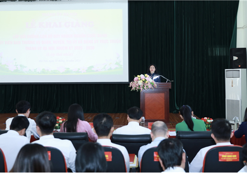 Sáng 11-10, Uỷ viên Trung ương Đảng, Phó Bí thư Thường trực Thành uỷ Nguyễn Thị Tuyến dự lễ Khai giảng Lớp bồi dưỡng cán bộ quy hoạch nguồn chức danh Ủy viên Ban Thường vụ quận, huyện, thị ủy và đảng ủy trực thuộc Thành ủy nhiệm kỳ 2025 - 2030. 