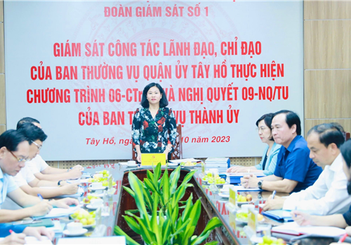 Chiều 18-10, Đoàn giám sát số 1 của Ban Thường vụ Thành ủy Hà Nội do Ủy viên Trung ương Đảng, Phó Bí thư Thường trực Thành ủy Nguyễn Thị Tuyến làm Trưởng đoàn làm việc với Ban Thường vụ Quận ủy Tây Hồ về công tác lãnh đạo, chỉ đạo, tổ chức thực hiện Chương trình số 06-CTr/TU về “Phát triển văn hóa, nâng cao chất lượng nguồn nhân lực, xây dựng người Hà Nội thanh lịch, văn minh giai đoạn 2021-2025” và Nghị quyết số 09-NQ/TU về “Phát triển công nghiệp văn hóa trên địa bàn Thủ đô giai đoạn 2021-2025, định hướng đến năm 2030, tầm nhìn đến năm 2045”.