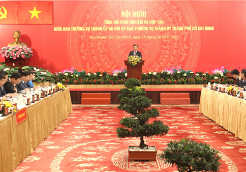 Ngày 18-10, tại thành phố Hồ Chí Minh, diễn ra Hội nghị trao đổi kinh nghiệm và hợp tác giữa Ban Thường vụ Thành ủy Hà Nội và Ban Thường vụ Thành ủy thành phố Hồ Chí Minh.