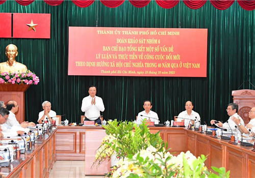 Ngày 18-10, tại thành phố Hồ Chí Minh, Đoàn công tác nhóm 6 Ban Chỉ đạo tổng kết Trung ương về một số vấn đề lý luận và thực tiễn về công cuộc đổi mới theo định hướng xã hội chủ nghĩa 40 năm qua ở Việt Nam làm việc với Thành ủy thành phố Hồ Chí Minh.