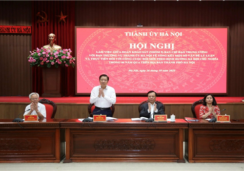 Sáng 26-10, tại trụ sở Thành ủy Hà Nội, Đoàn khảo sát (nhóm 5) Ban Chỉ đạo Trung ương Tổng kết một số vấn đề lý luận và thực tiễn về công cuộc đổi mới theo định hướng xã hội chủ nghĩa ở Việt Nam trong 40 năm qua và Ban Thường vụ Thành ủy Hà Nội tổ chức hội nghị làm việc về các vấn đề liên quan.