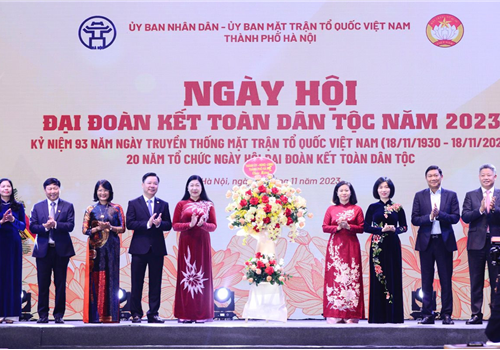 Chào mừng kỷ niệm 93 năm Ngày thành lập Mặt trận Dân tộc thống nhất Việt Nam - Ngày truyền thống Mặt trận Tổ quốc Việt Nam (18/11/1930 - 18/11/2023), 20 năm tổ chức Ngày hội Đại đoàn kết toàn dân tộc (2003-2023), tối 18-11, tại không gian văn hóa sáng tạo Trịnh Công Sơn (quận Tây Hồ), UBND và Ủy ban Mặt trận Tổ quốc Việt Nam thành phố Hà Nội tổ chức Ngày hội Đại đoàn kết toàn dân tộc theo quy mô cấp thành phố.