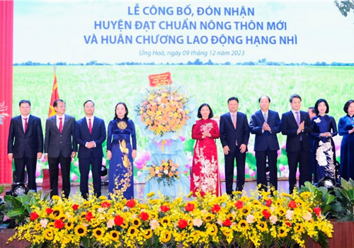 Sáng 9-12, Huyện ủy - HĐND - UBND - Ủy ban Mặt trận Tổ quốc Việt Nam huyện Ứng Hòa long trọng tổ chức Lễ công bố, đón nhận huyện đạt chuẩn nông thôn mới và Huân chương Lao động hạng Nhì.
