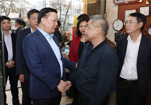 Sáng 10-2, Ủy viên Bộ Chính trị, Bí thư Thành ủy, Trưởng đoàn đại biểu Quốc hội thành phố Hà Nội Đinh Tiến Dũng, Trưởng ban Chỉ đạo thực hiện Dự án đầu tư xây dựng đường Vành đai 4 - Vùng Thủ đô Hà Nội đã đi kiểm tra thực địa công tác giải phóng mặt bằng tại quận Hà Đông (Hà Nội).