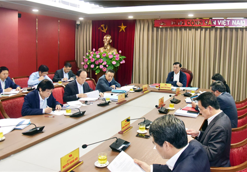 Sáng 15-2, dưới sự chủ trì của đồng chí Đinh Tiến Dũng, Ủy viên Bộ Chính trị, Bí thư Thành ủy, Trưởng đoàn đại biểu Quốc hội thành phố Hà Nội, Thường trực Thành ủy đã họp nghe báo cáo cho ý kiến về tình hình, tiến độ xây dựng Quy hoạch Thủ đô Hà Nội thời kỳ 2021-2030, tầm nhìn đến năm 2050 và điều chỉnh tổng thể Quy hoạch chung xây dựng Thủ đô Hà Nội đến năm 2030 và tầm nhìn đến năm 2050.