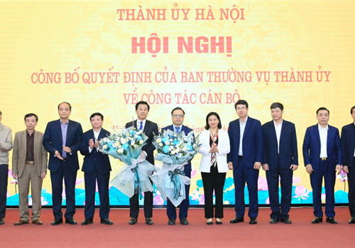 Sáng 23-2, tại huyện Hoài Đức, Ủy viên Trung ương Đảng, Phó Bí thư Thường trực Thành ủy Hà Nội Nguyễn Thị Tuyến đã chủ trì công bố và trao các quyết định của Ban Thường vụ Thành ủy về công tác cán bộ tại Huyện ủy Hoài Đức và Sở Nông nghiệp và Phát triển nông thôn. 