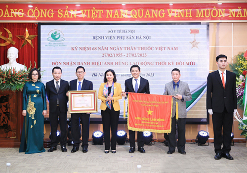 Sáng 27-2, Ủy viên Trung ương Đảng, Phó Bí thư Thường trực Thành ủy Hà Nội Nguyễn Thị Tuyến đã đến thăm, chúc mừng đội ngũ cán bộ, nhân viên của Bệnh viện Phụ sản Hà Nội; dự Lễ kỷ niệm 68 năm Ngày Thầy thuốc Việt Nam (27/2/1955 - 27/2/2023) và Lễ đón nhận danh hiệu Anh hùng Lao động thời kỳ đổi mới của Bệnh viện. Cùng dự có đại diện lãnh đạo các ban Đảng Thành ủy, lãnh đạo Sở Y tế và quận Ba Đình.