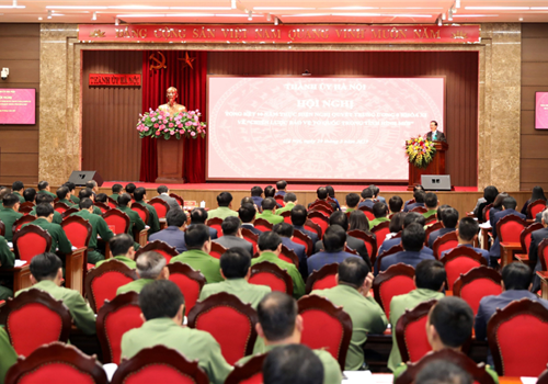 Sáng 29-3, Thành ủy Hà Nội tổ chức tổng kết 10 năm thực hiện Nghị quyết Trung ương 8, khóa XI về “Chiến lược bảo vệ Tổ quốc trong tình hình mới”. Ủy viên Bộ Chính trị, Chủ tịch nước Võ Văn Thưởng, Trưởng Ban Chỉ đạo Tổng kết Nghị quyết Trung ương 8 khóa XI tới dự và chỉ đạo hội nghị. 