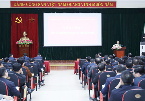 Sáng 30-3, Ban Dân vận Thành ủy Hà Nội phối hợp với Trường Đào tạo cán bộ Lê Hồng Phong tổ chức khai mạc lớp tập huấn công tác tôn giáo cho thành viên Ban Chỉ đạo công tác tôn giáo thành phố và các quận, huyện, thị xã. Ủy viên Trung ương Đảng, Phó Bí thư Thường trực Thành ủy Nguyễn Thị Tuyến, Trưởng ban Chỉ đạo công tác tôn giáo thành phố dự.