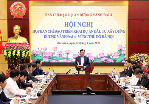 Sáng 7-3, tại trụ sở HĐND - UBND tỉnh Bắc Ninh, Ban Chỉ đạo thực hiện Dự án đầu tư xây dựng đường Vành đai 4 - Vùng Thủ đô Hà Nội họp, nghe báo cáo tiến độ triển khai dự án và những khó khăn, vướng mắc, giải pháp tháo gỡ để đẩy nhanh tiến độ trong thời gian tới.