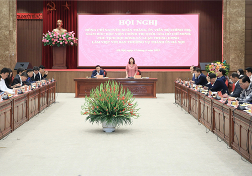 Chiều 12-4, Thành ủy Hà Nội tổ chức Hội nghị làm việc với Đoàn công tác của Học viện Chính trị quốc gia Hồ Chí Minh về công tác đào tạo, bồi dưỡng cán bộ của thành phố Hà Nội và việc triển khai Quy định số 11-QĐ/TƯ ngày 19-5-2021 của Ban Bí thư về trường chính trị chuẩn.