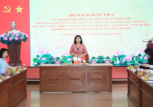 Sáng 12-4, Đoàn kiểm tra số 01 của Ban Thường vụ Thành ủy do Ủy viên Trung ương Đảng, Phó Bí thư Thường trực Thành ủy Nguyễn Thị Tuyến làm Trưởng đoàn đã kiểm tra tại Quận ủy Cầu Giấy về công tác lãnh đạo, chỉ đạo và tổ chức thực hiện kết luận kiểm tra, giám sát, thanh tra, kiểm toán của Trung ương và thành phố.
