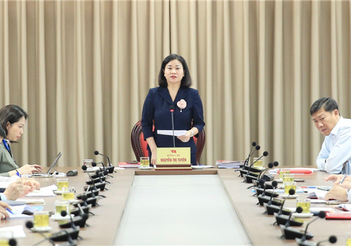 Sáng 13-4, Ủy viên Trung ương Đảng, Phó Bí thư Thường trực Thành ủy Hà Nội Nguyễn Thị Tuyến chủ trì làm việc với Ban Cán sự đảng UBND thành phố và các ban Đảng Thành ủy về tình hình hoạt động của các hội quần chúng do Đảng, Nhà nước giao nhiệm vụ trên địa bàn thành phố.