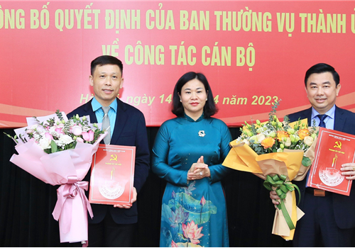 Chiều 14-4, Ủy viên Trung ương Đảng, Phó Bí thư Thường trực Thành ủy Hà Nội Nguyễn Thị Tuyến chủ trì lễ công bố và trao các quyết định về công tác cán bộ tại Báo Hànộimới và Báo Kinh tế & Đô thị.