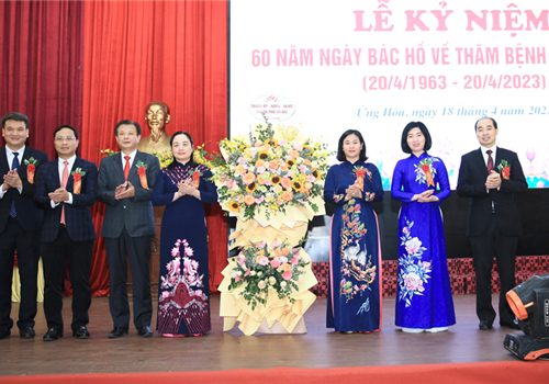 Sáng 18-4, Huyện ủy, HĐND, UBND, Ủy ban Mặt trận Tổ quốc Việt Nam huyện Ứng Hòa tổ chức lễ kỷ niệm 60 năm Ngày Bác Hồ về thăm Bệnh xá Vân Đình (20/4/1963 - 20/4/2023). Tham dự có Ủy viên Trung ương Đảng, Phó Bí thư Thường trực Thành ủy Hà Nội Nguyễn Thị Tuyến; Ủy viên Ban Thường vụ Thành ủy, Phó Chủ tịch Thường trực HĐND thành phố Hà Nội Phùng Thị Hồng Hà.