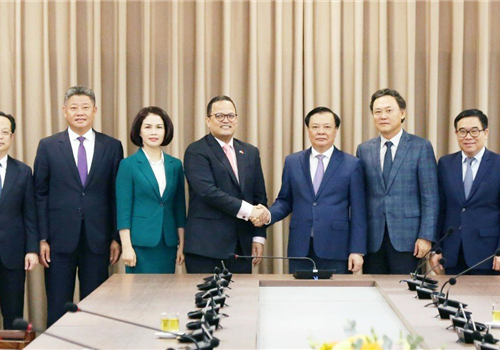Ngày 4-4, tại Hà Nội, Ủy viên Bộ Chính trị, Bí thư Thành ủy Hà Nội Đinh Tiến Dũng tiếp và làm việc với Đại sứ Cộng hòa Dominicana tại Việt Nam Francisco Rodriguez.