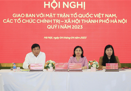 Chiều 4-4, Thành ủy Hà Nội tổ chức Hội nghị giao ban quý I-2023 với Mặt trận Tổ quốc, các tổ chức chính trị - xã hội thành phố. Ủy viên Trung ương Đảng, Phó Bí thư Thường trực Thành ủy Nguyễn Thị Tuyến chủ trì hội nghị. Cùng chủ trì hội nghị có Ủy viên Ban Thường vụ Thành ủy, Chủ tịch Ủy ban MTTQ Việt Nam thành phố Nguyễn Lan Hương; Trưởng ban Dân vận Thành ủy Đỗ Anh Tuấn.
