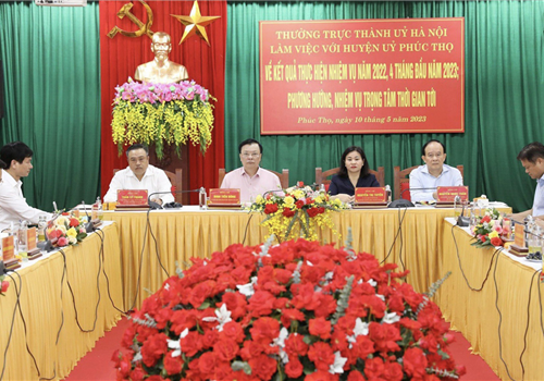 Sáng 10-5, Thường trực Thành ủy Hà Nội làm việc với Huyện ủy Phúc Thọ về kết quả thực hiện nhiệm vụ năm 2022, quý I-2023 và nhiệm vụ trọng tâm thời gian tới. 