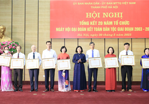 Sáng 30-5, UBND thành phố - Ủy ban Mặt trận Tổ quốc Việt Nam thành phố Hà Nội tổ chức tổng kết 20 năm tổ chức Ngày hội Đại đoàn kết toàn dân tộc giai đoạn 2003-2023. Dự hội nghị có Ủy viên Trung ương Đảng, Phó Bí thư Thường trực Thành ủy Nguyễn Thị Tuyến; Phó Chủ tịch Ủy ban Trung ương Mặt trận Tổ quốc Việt Nam Hoàng Công Thủy; Phó Trưởng ban Dân vận Trung ương Triệu Tài Vinh; Phó Chánh Văn phòng Trung ương Bùi Văn Thạch. 
