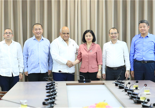 Chiều 1-6, tại Hà Nội, Ủy viên Trung ương Đảng, Phó Bí thư Thường trực Thành ủy Hà Nội Nguyễn Thị Tuyến đã làm việc với Đại sứ Cuba tại Việt Nam Orlando Nicolas Hernández Guillen để thảo luận về chuyến thăm chính thức Thủ đô Hà Nội của Bí thư thứ nhất Thành ủy La Habana Luis Antonio Torres Iríbar và Đoàn đại biểu cấp cao Thành ủy La Habana dự kiến trong tuần tới và việc Hà Nội tặng La Habana 2.000 tấn gạo đễ hỗ trợ công tác an sinh xã hội.