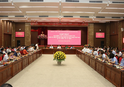 Sáng 13-6, Thành ủy, HĐND, UBND và Ủy ban Mặt trận Tổ quốc Việt Nam thành phố Hà Nội tổ chức buổi gặp mặt đại biểu các cơ quan báo chí Trung ương và Hà Nội nhân kỷ niệm 98 năm Ngày Báo chí cách mạng Việt Nam (21/6/1925 - 21/6/2023).