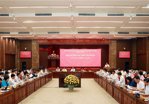 Sáng 14-6, Ban Chấp hành Đảng bộ thành phố Hà Nội khóa XVII tiến hành Hội nghị lần thứ mười ba nhằm thảo luận các nội dung sơ kết giữa nhiệm kỳ và một số nội dung quan trọng khác.
